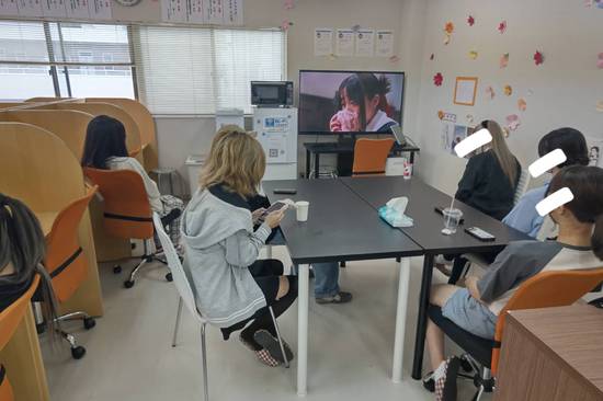 芸術鑑賞会からの…