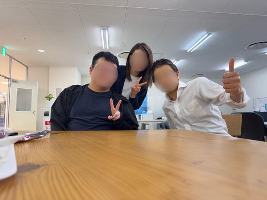 卒業生が遊びに来てくれました