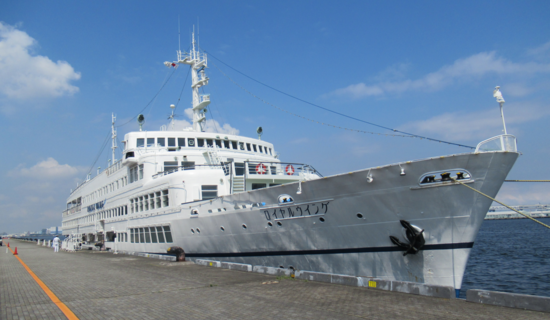 「遠足:横浜散策とランチ・クルージング」